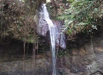 saint-lucia/malgretoute/attraction/la-haut-waterfall