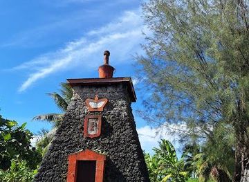 french-polynesia/moorea/attraction/tomb-of-king-pomare-v