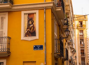 spain/valencia/attraction/casa-dalle-finestre-artistiche-quadri-sulla-facciata
