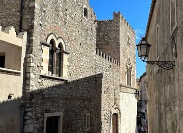 italy/taormina/attraction/palazzo-corvaja