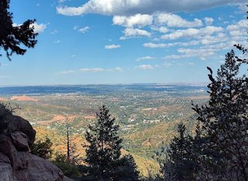 colorado/pikes-peak-region/attraction/the-broadmoor-manitou-and-pikes-peak-cog-railway