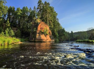 latvia/gauja-river/attraction/zvartes-rock