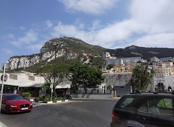 gibraltar/gibraltar-harbour/attraction/statue-of-admiral-sir-george-rooke