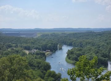 missouri/table-rock-lake/attraction/henning-scenic-overlook