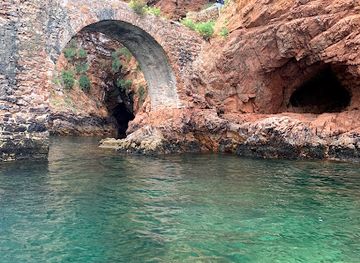 portugal/peniche/attraction/gruta-azul