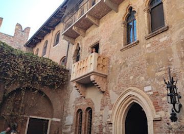 italy/verona/attraction/entrance-to-julleit-s-house-and-balcony