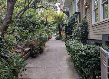 california/san-lorenzo/attraction/russian-hill-macondray-lane-historic-district