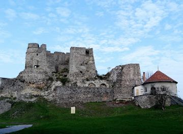 slovakia/horna-nitra/attraction/levice-castle