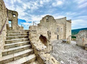 france/avignon/attraction/chateau-de-lacoste