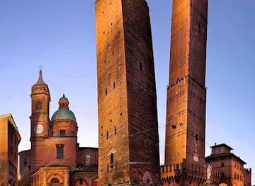 italy/bologna/attraction/two-towers