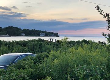 massachusetts/martha-s-vineyard/attraction/lambert-s-cove-beach