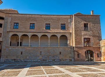 spain/castile-and-leon/attraction/palacio-de-los-condes-de-grajal