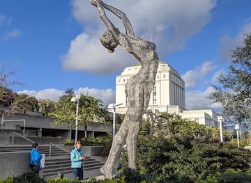 california/oakland/attraction/oakland-museum-of-california