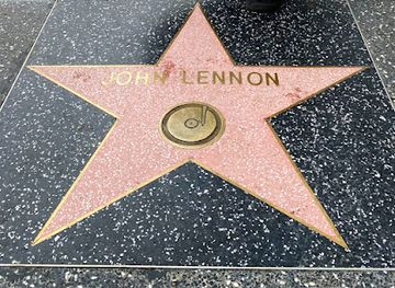 california/hollywood/attraction/john-lennon-star