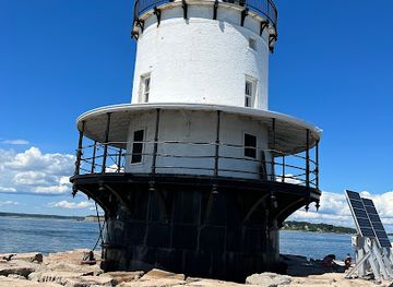 maine/portland-head-light/attraction/statue-of-lighthouse