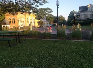 indiana/the-lakes-region/attraction/tornado-memorial