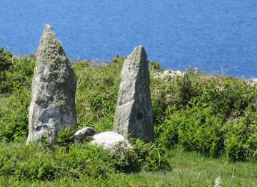 ireland/mizen-head/attraction/standing-stones