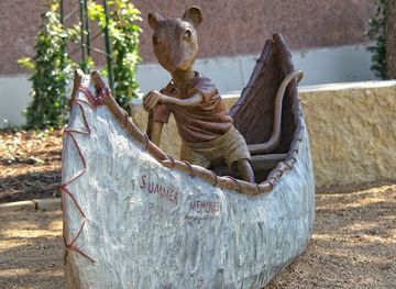 texas/abilene/attraction/stuart-little-statue