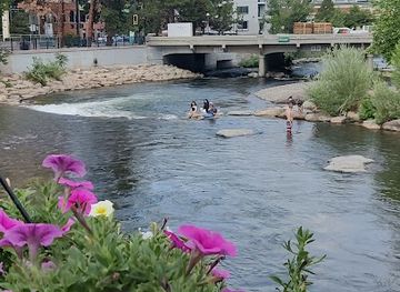 nevada/reno/attraction/truckee-river-whitewater-park