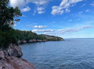 minnesota/tettegouche-state-park/attraction/lake-superior-beach