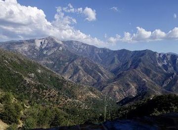 california/sequoia-national-park/attraction/amphitheater-point-viewpoint