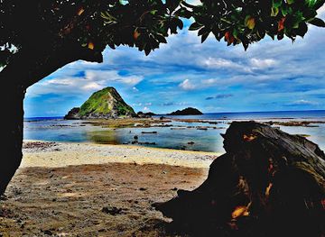 philippines/ilocos-norte/attraction/dos-hermanos-island