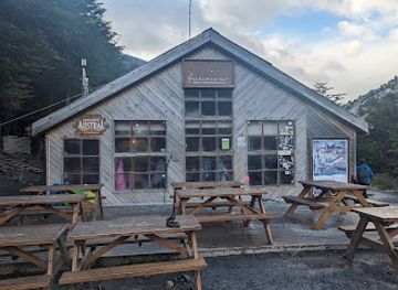 argentina/torres-del-paine-national-park/attraction/refugio-chileno