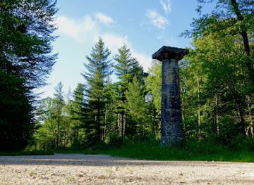 france/franche-comte/attraction/borne-colonne-n-8-de-la-foret-de-chaux