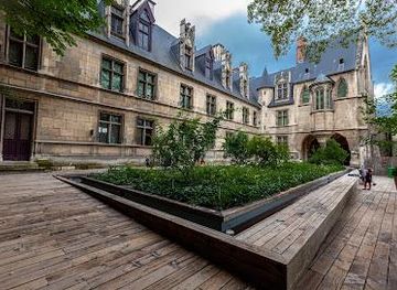 france/paris/attraction/medieval-garden-of-the-cluny-museum