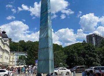 czechia/karlovy-vary/attraction/glass-obelisk