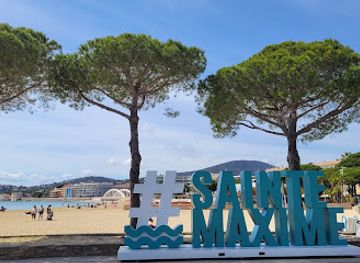 france/french-riviera/attraction/le-hashtag-geant-de-la-ville-de-sainte-maxime-saintemaxime