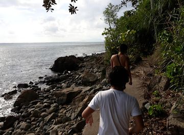 philippines/bicol-region/attraction/canimog-lighthouse