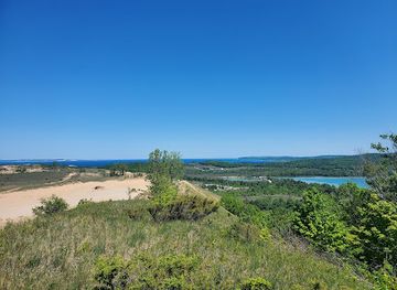 michigan/sleeping-bear-dunes-national-lakeshore/attraction/dunes-scenic-overlook
