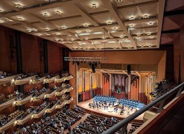washington/federal-way/attraction/benaroya-hall