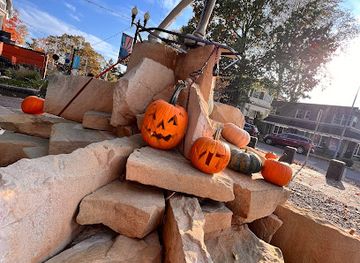 indiana/evansville/attraction/haynie-s-corner-fountain