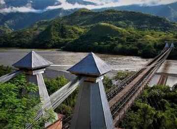 colombia/medellin/attraction/puente-colgante-de-occidente