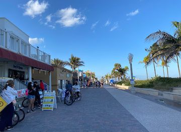florida/fort-lauderdale-beach/attraction/hollywood-beach-broadwalk
