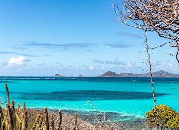 saint-vincent-and-the-grenadines/grenadines/attraction/baradal-beach