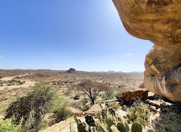 somalia/karkaar-mountains/attraction/laas-geel-tour-safaris-tourism-company