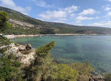 portugal/setubal/attraction/praia-do-portinho-da-arrabida