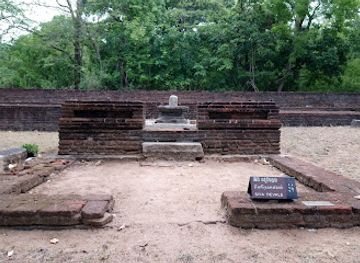 sri-lanka/polonnaruwa-district/attraction/polonnaruwa-siva-devale-no-7