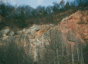 serbia/fruska-gora-national-park/attraction/napusteni-vrdnicki-kamenolom