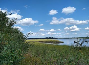 rhode-island/trustom-pond-national-wildlife-refuge/attraction/osamequin-nature-trails-and-bird-sanctuary