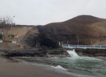 peru/south-coast/attraction/the-great-mouth-of-pucusana