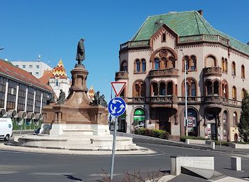 hungary/mecsek/attraction/zsolnay-statue