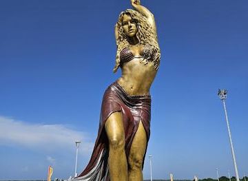 colombia/barranquilla/attraction/shakira-statue