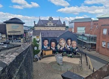 united-kingdom/derry/attraction/derry-girls-mural