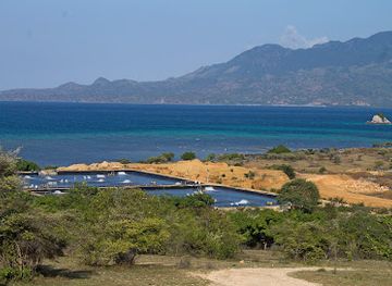 indonesia/west-papua/attraction/pantai-lariti