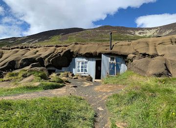 iceland/fimmvorduhals-pass/attraction/the-cave-people-laugarvatnshellar