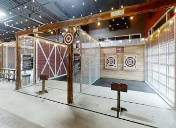 florida/clearwater/attraction/stumpy-s-hatchet-house-tarpon-springs-axe-throwing